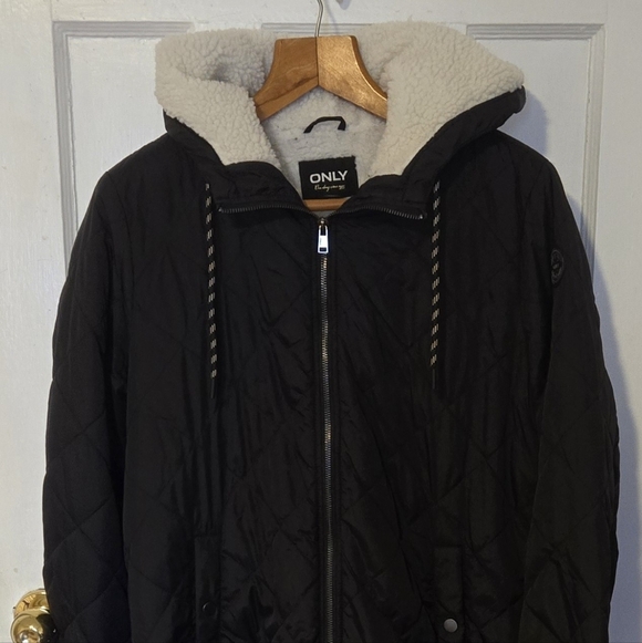 Only Black Long Quilted Coat Sz Med - Picture 9 of 9